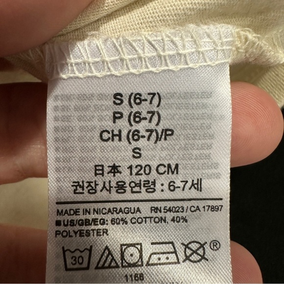 Gap/Sanrio Hello Kitty long sleeve tee, size‎ small (6-7), cotton/poly, kids - Picture 7 of 7